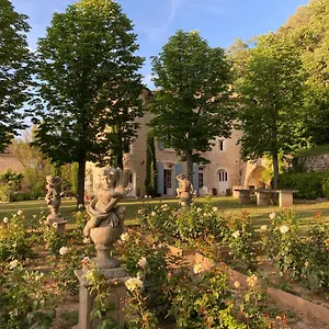  Hébergement de vacances Château De Peyrolles